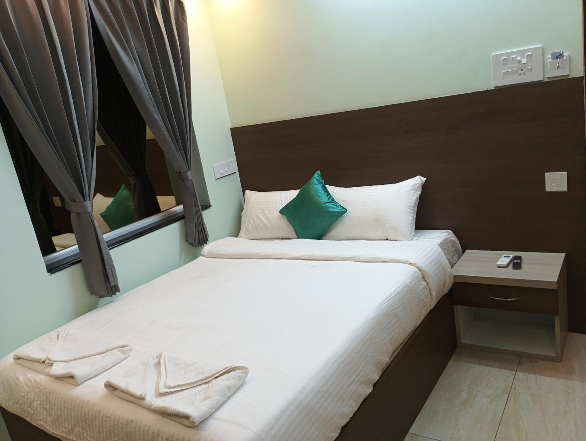 Malar Park Hotell Tiruvannāmalai Exteriör bild