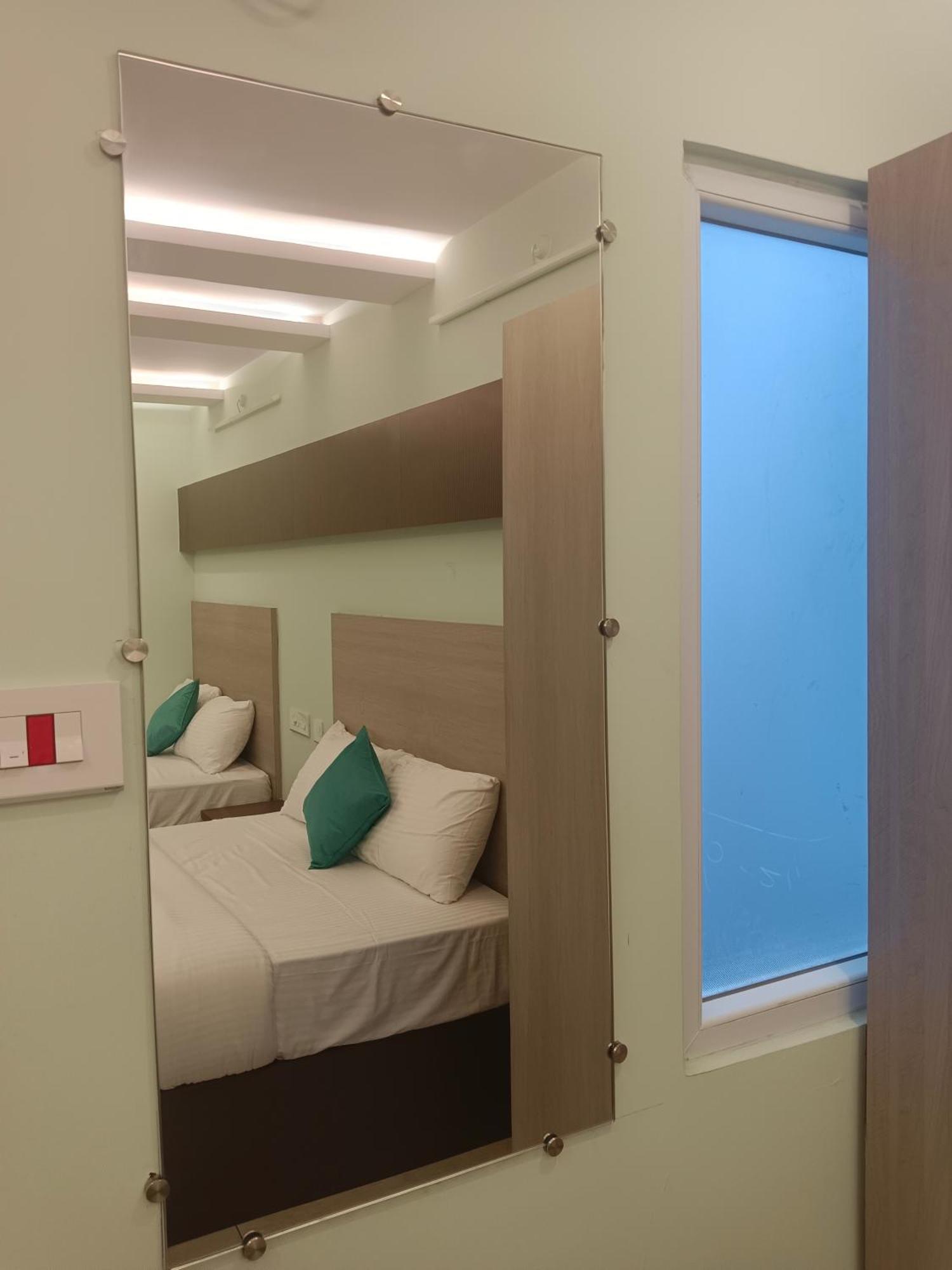 Malar Park Hotell Tiruvannāmalai Exteriör bild
